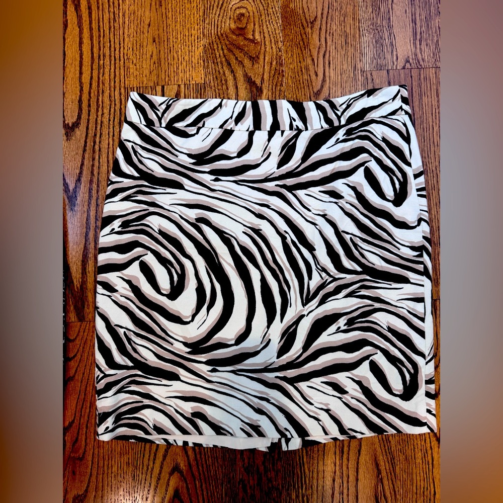 Loft short zebra skirt- size 12
